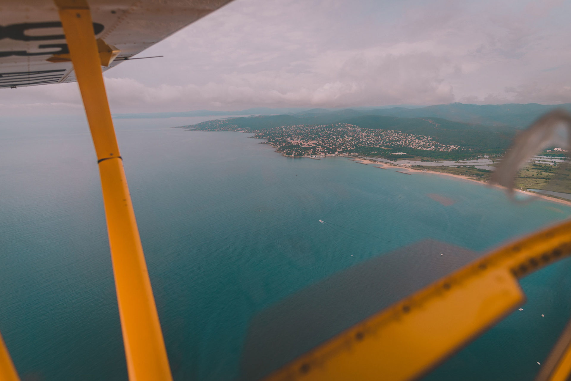 Vue sur Fréjus depuis un ULM